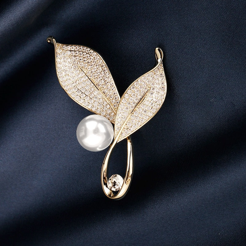 Elegant and Glamorous Brooch with Pearls and Crystals Stornfield