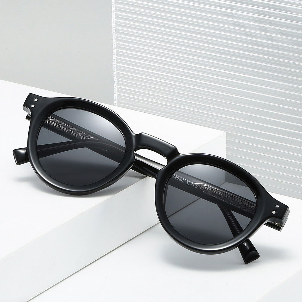 Ladies fashionable sunglasses in a stylish round design by Stornfield