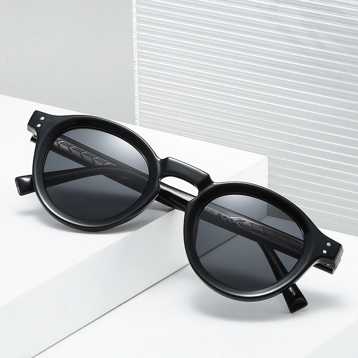 Ladies fashionable sunglasses in a stylish round design by Stornfield