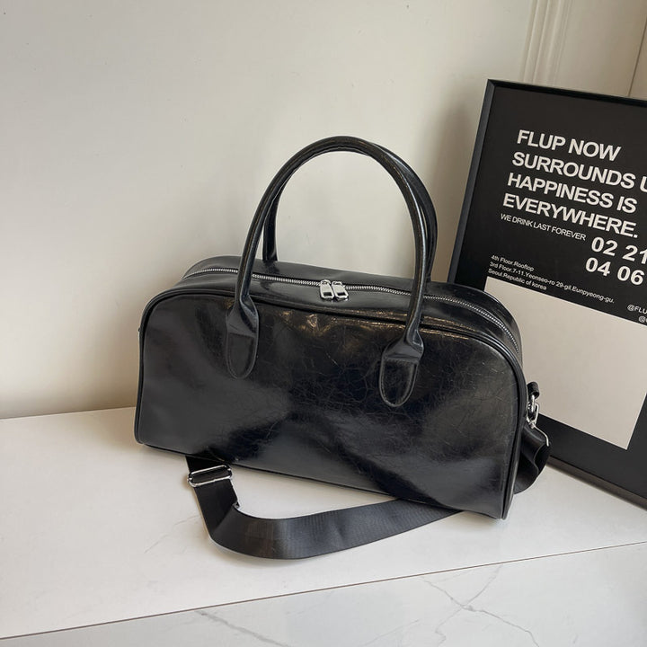 Elegant and Spacious Weekend Bag Made of High-Quality Synthetic Leather Stornfield