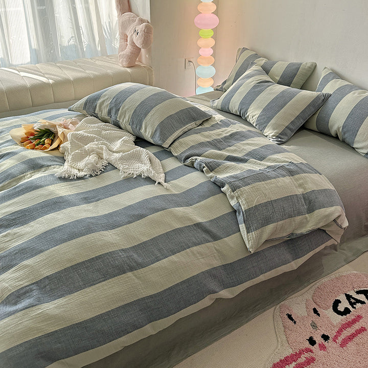Linen look bedding set with wide stripes