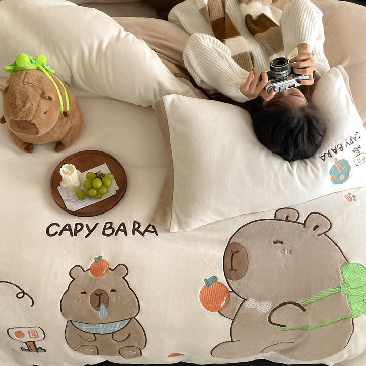 Cozy cotton satin duvet cover set with large capybara illustration