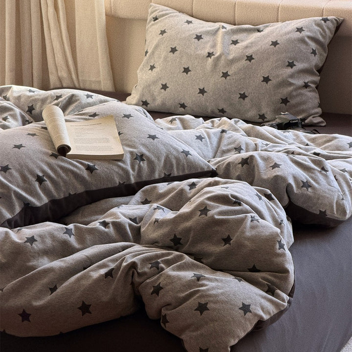 Bedding set made of cotton percale with delicate cherry motif and reversible easy care