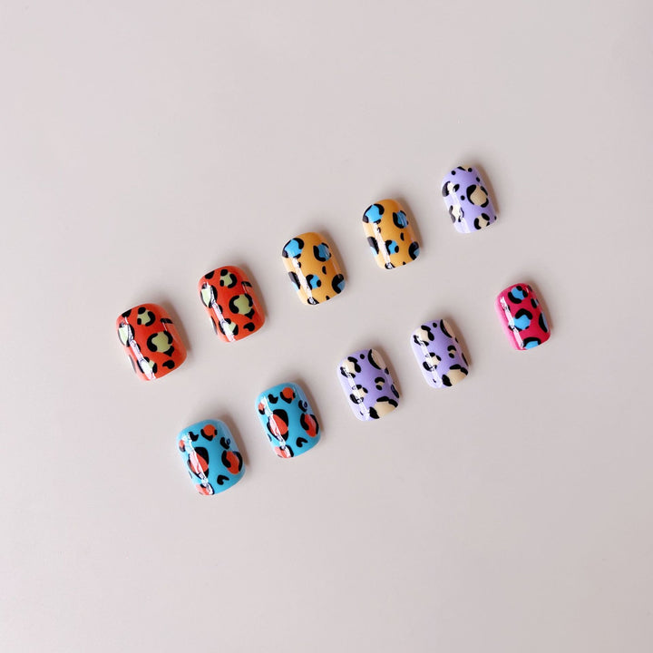 Acrylic nail set with wild leopard pattern Stornfield