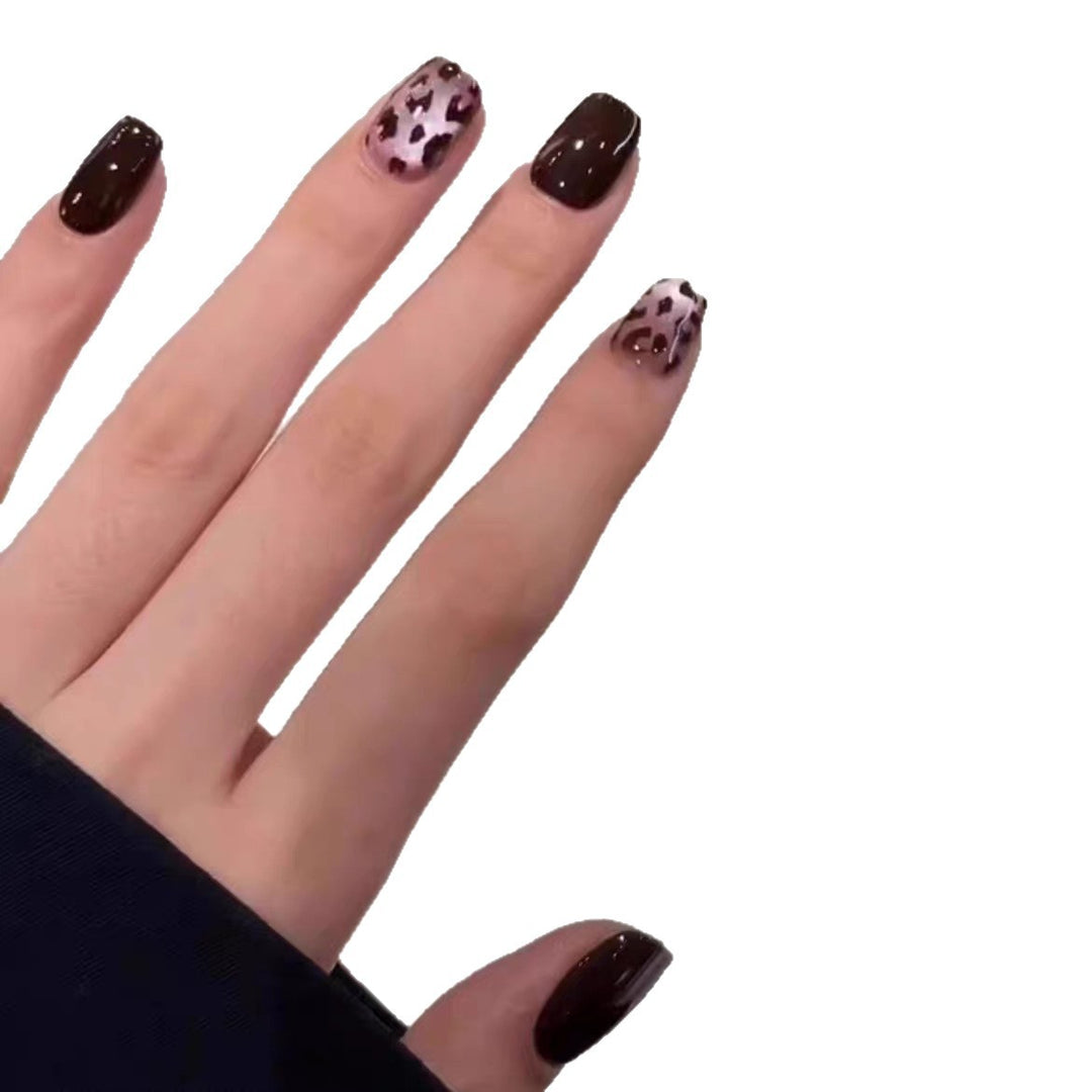 Elegant and Trendy Nail Set Stornfield