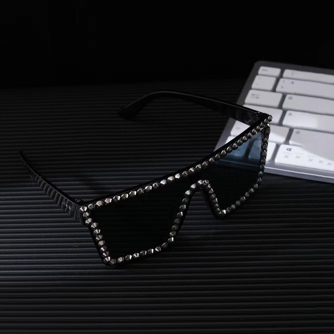 Women's Oversized Sunglasses with Modern Rectangular Frame Stornfield