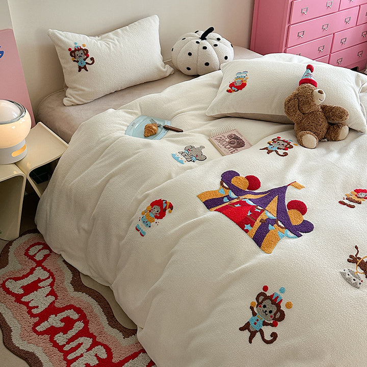 Cozy microfleece bedding set for children with a Christmas tree and animal motif