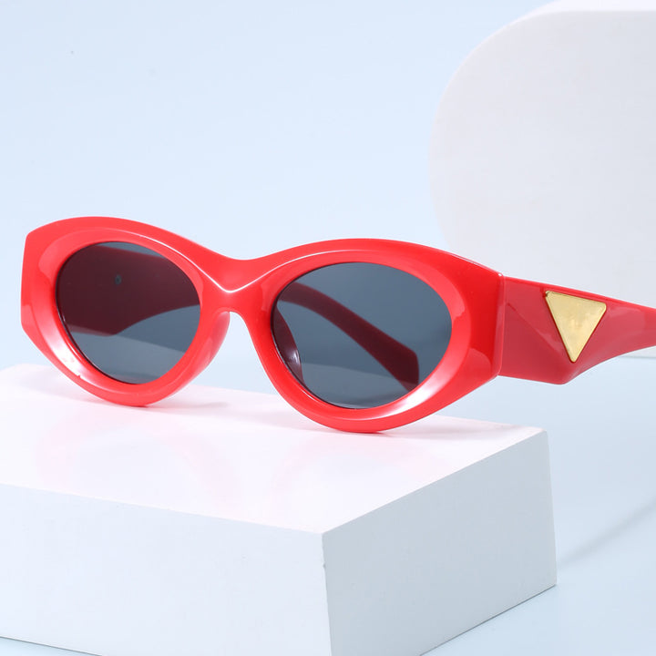 Women Retro-inspired Sunglasses with distinctive accents Stornfield