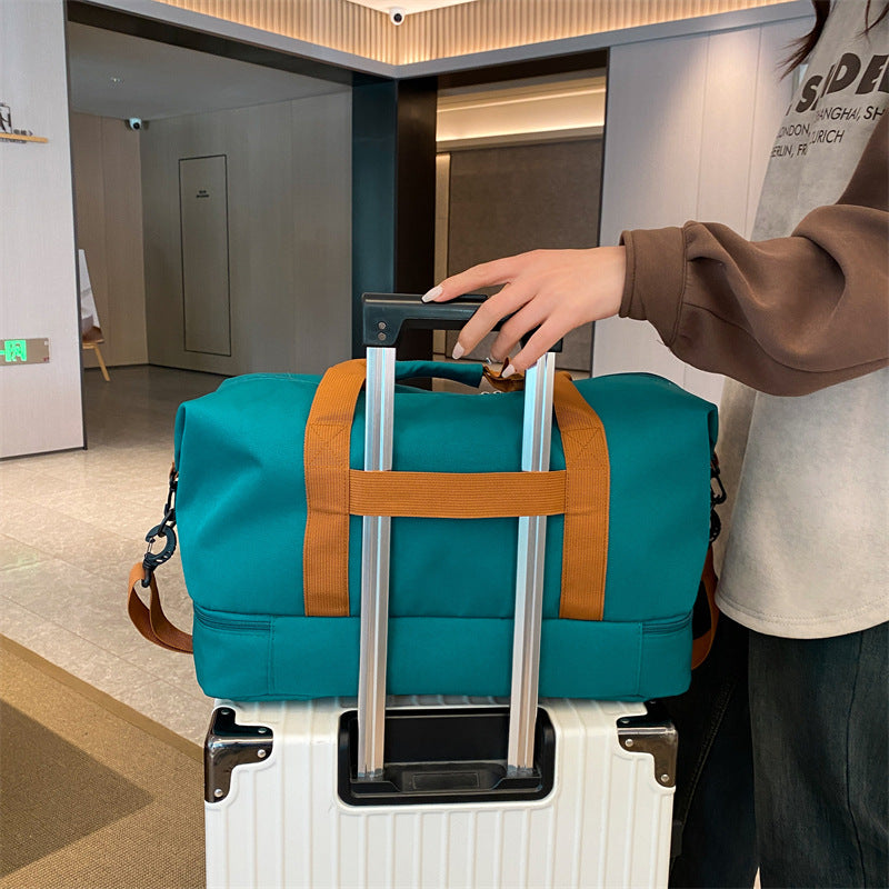 Sporty travel bag with adjustable shoulder strap and organizer compartments Stornfield