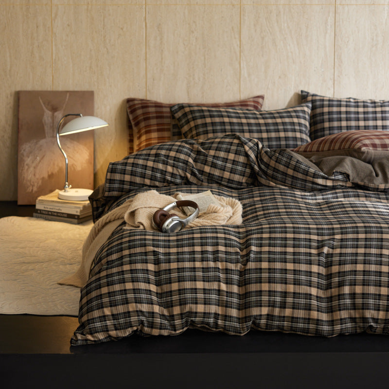 Combed cotton bedding set in check pattern with soft percale quality