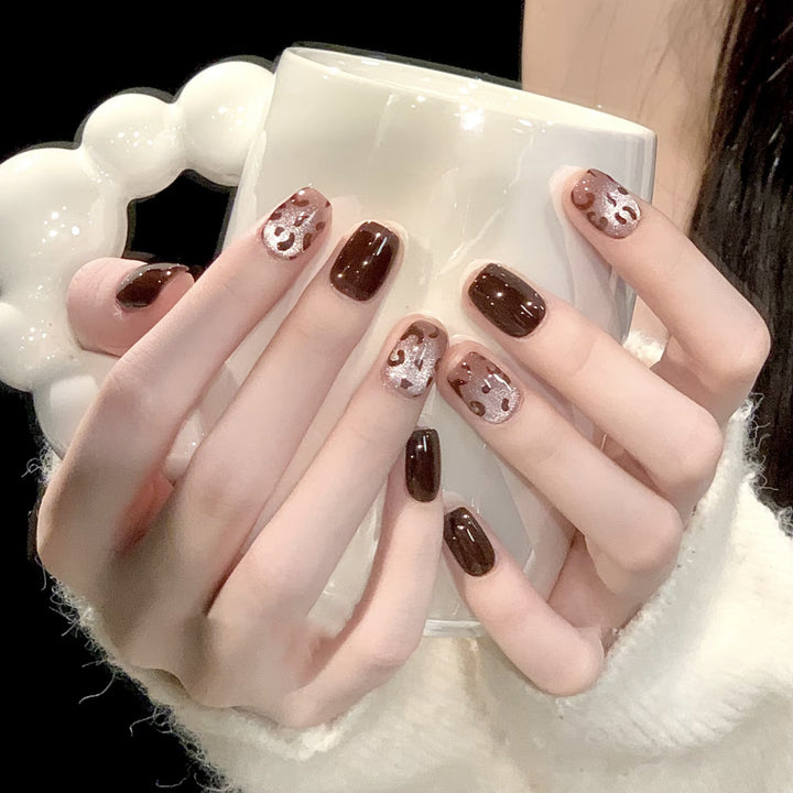 Artificial nails with modern swirl design Stornfield