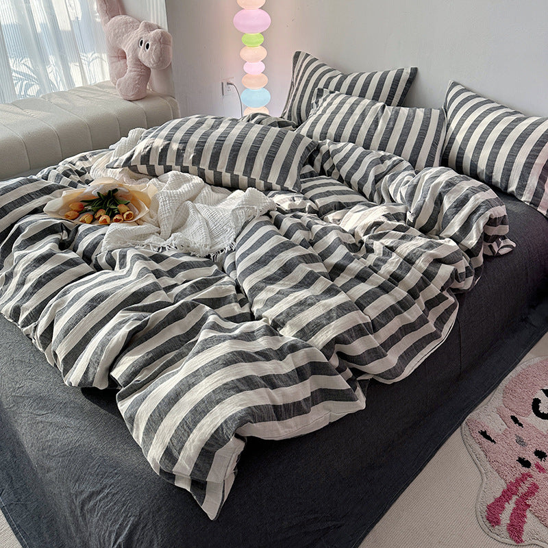 Linen look bedding set with wide stripes