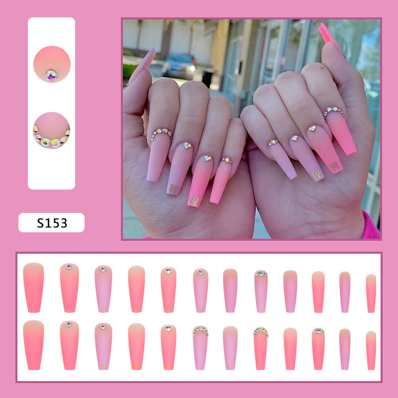 Nail set with enchanting heart details Stornfield