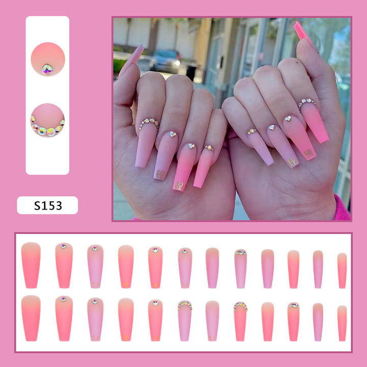 Nail set with enchanting heart details Stornfield