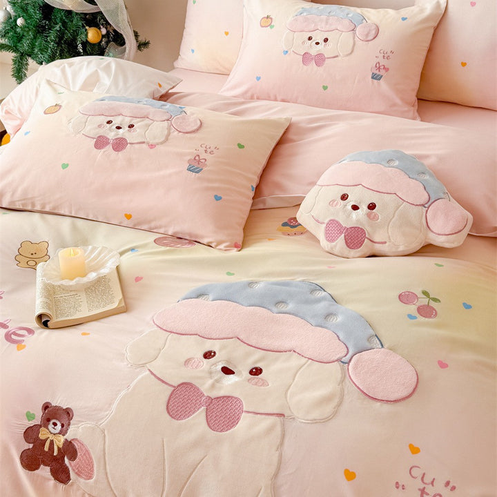 Children's bedding set with appliquéd sheep and teddy details