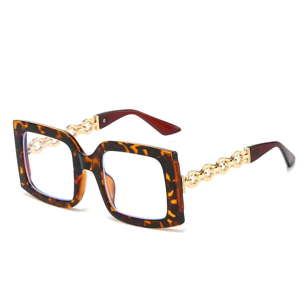 Ladies elegant sunglasses with luxurious chain details Stornfield