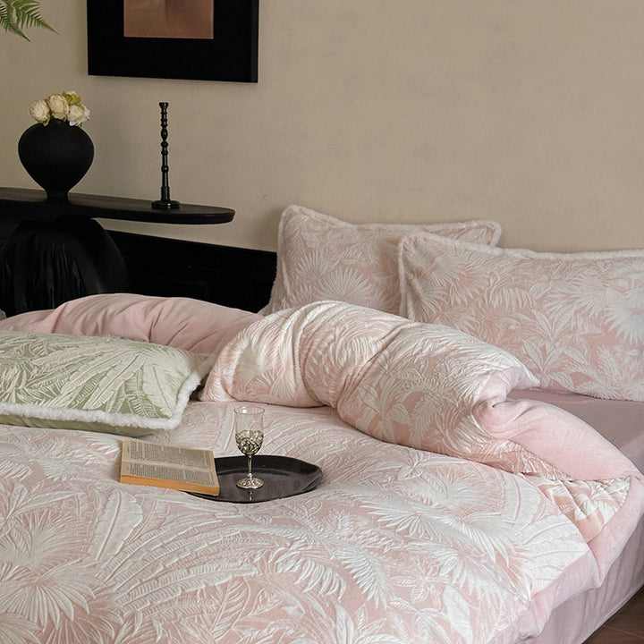 Quilted bed set with jacquard palm pattern and reversible comfort side