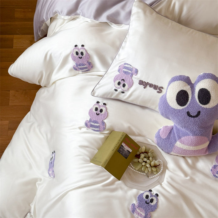 luxurious cotton satin bedding set with embroidered teddy bear appliqués