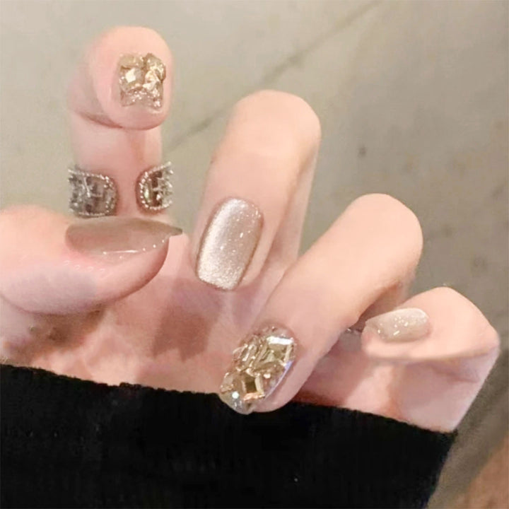 Glamorous Nail Art Extensions