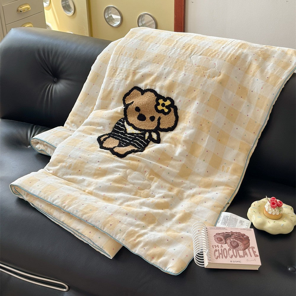 Children's cuddle blanket quilted with 3D teddy appliqué and muslin surface