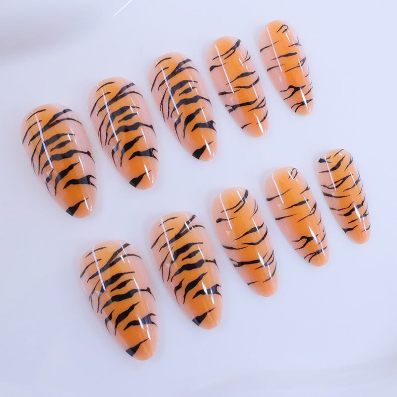 Detailed Tiger-Print Nail Art Stornfield