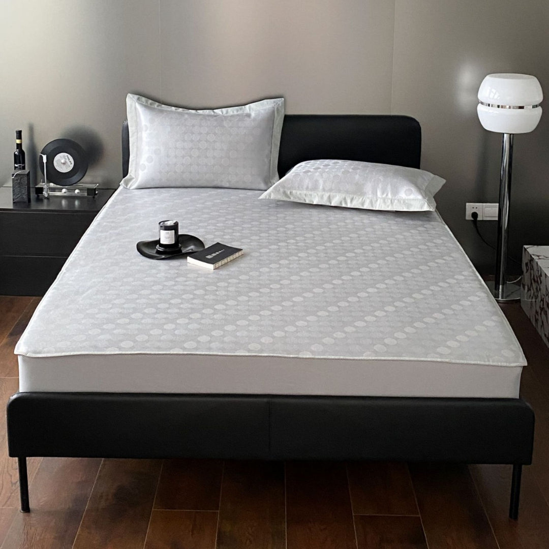 Quilted mattress topper with jacquard pattern and non-slip base