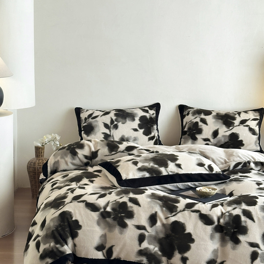 Cozy fleece bedding set with floral microfiber cover