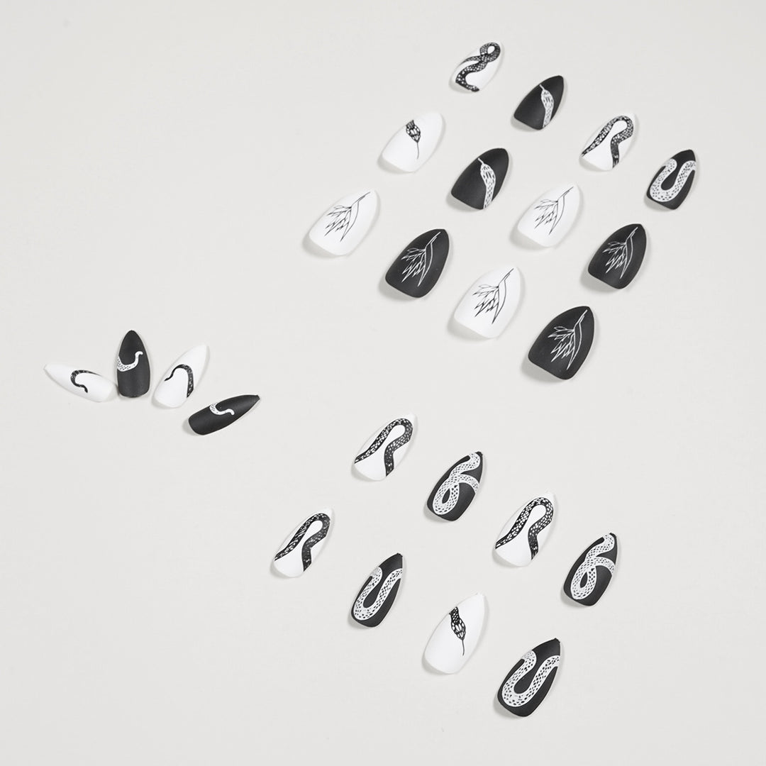 Creative nail art with snake design Stornfield