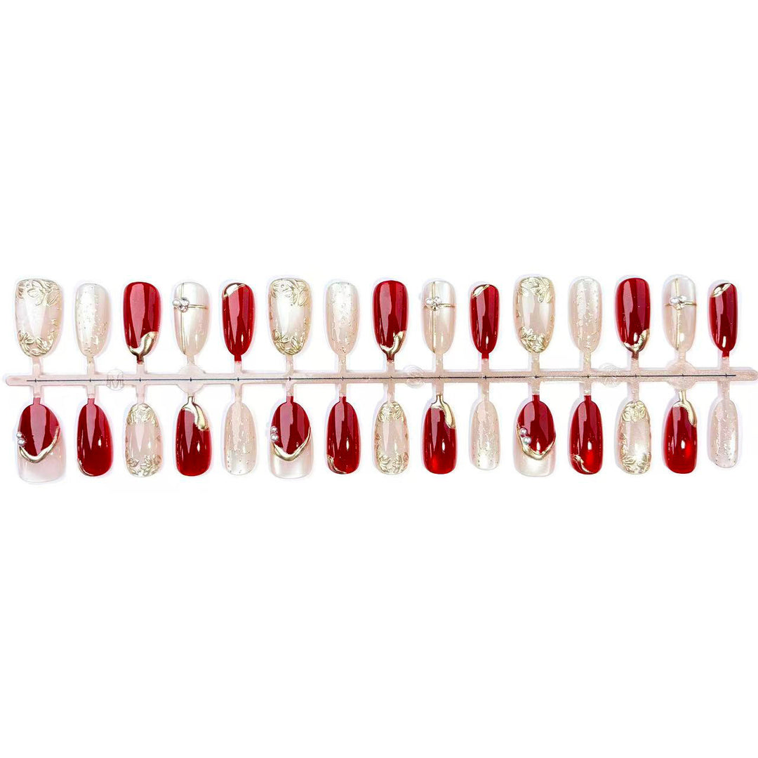 Artificial nails with elegant gold accent Stornfield