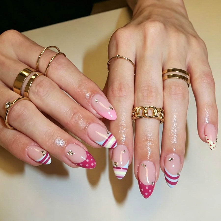 Artificial nail set with elegant 3D details and artistic design Stornfield