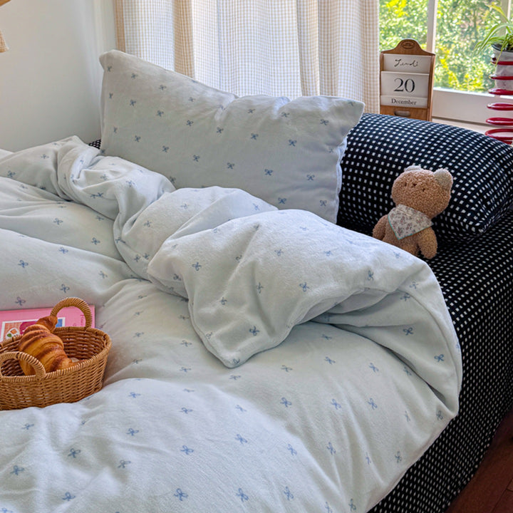 Reversible Floral Flannel Duvet Cover Set with Dot-Pattern Fitted Sheet and Pillowcases