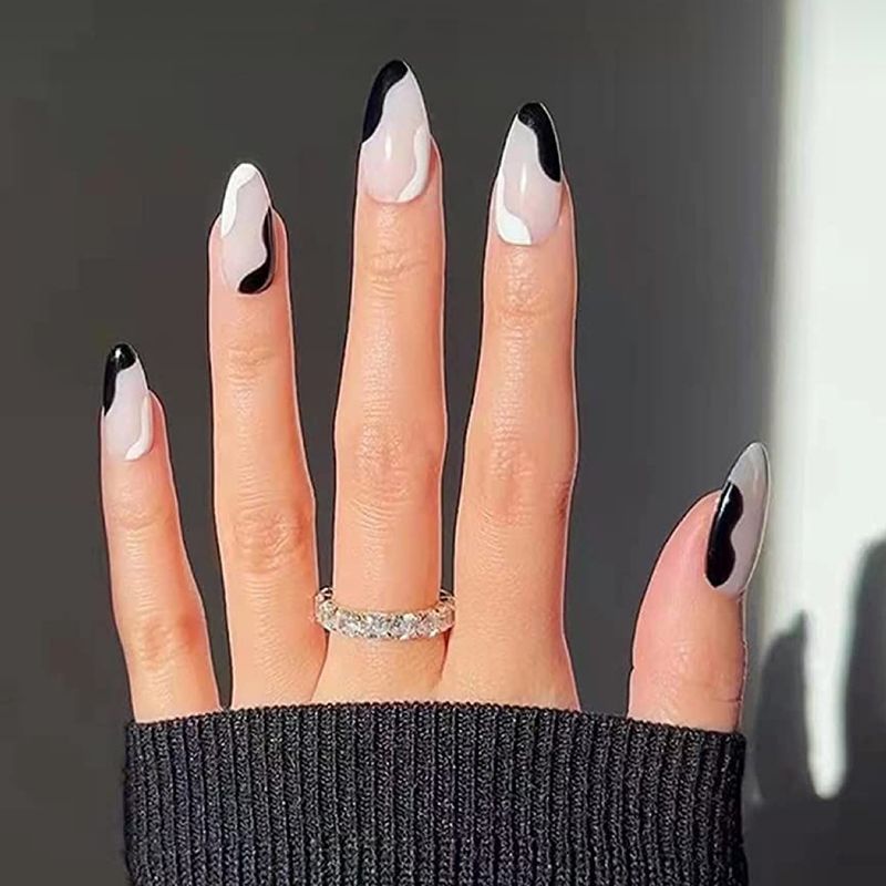 Stylish Press-On Nail Set with Shimmering Finish Stornfield