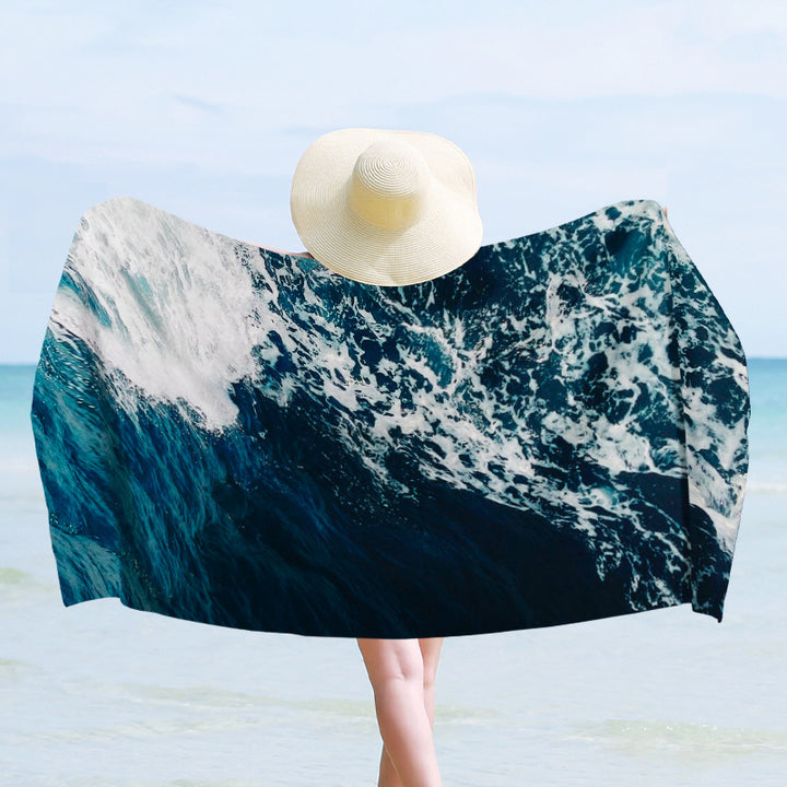 Luxury beach towel with dynamic wave design Stornfield