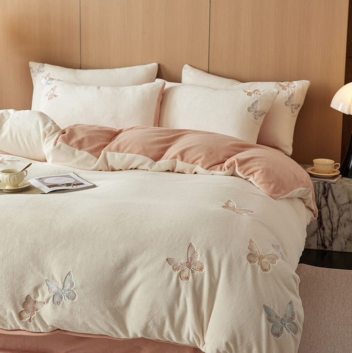Reversible bedding set made of microfleece with embroidered butterflies