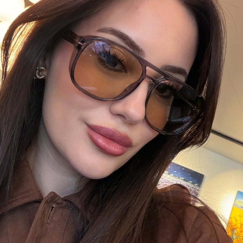 Women's square sunglasses with luxurious plastic frame and mirrored lenses Stornfield