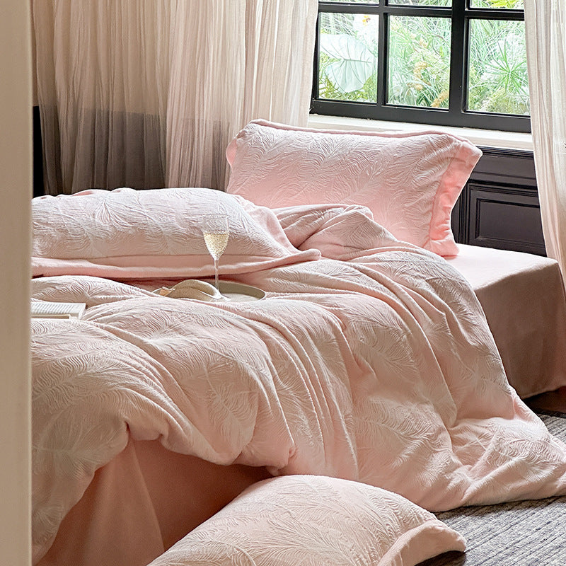 Quilted bed linen set made of fine cotton satin with embossed leaf quilting and hotel closure
