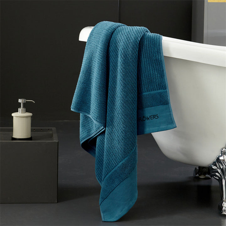 Luxurious terry towel set made of cotton velour with ribbed texture