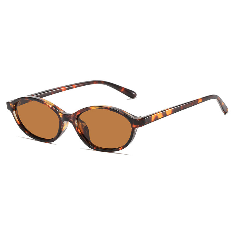 Elegant Vintage-Inspired Oval Sunglasses Stornfield