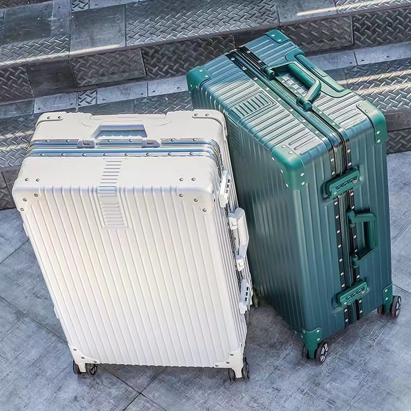 Unisex Impact-Resistant Multi-Directional Spinner Suitcase Stornfield