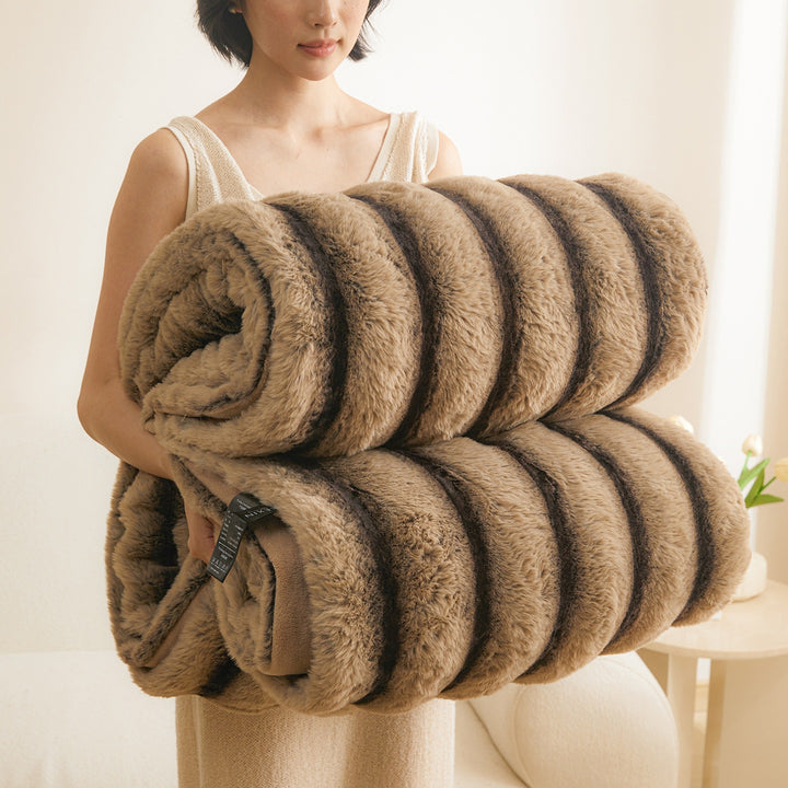Luxurious Plush Throw Blanket