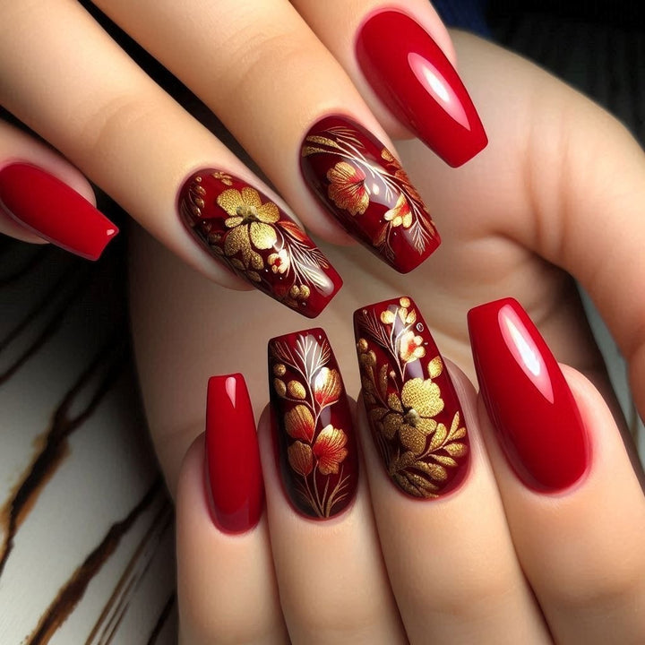 Artful nail tips in an elegant flower pattern Stornfield
