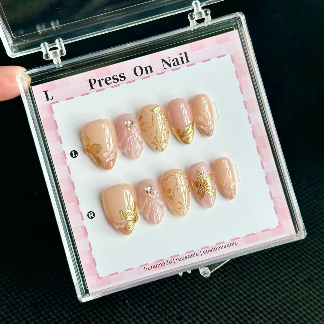 Decorative Handcrafted Press-On Nail Art Set with Beach-Inspired Designs