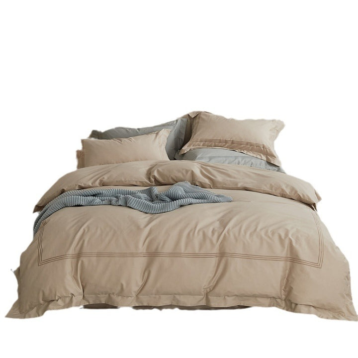 Elegant bed linen set made of cotton satin with fine piping and reversible function