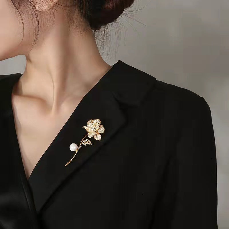 Elegant Brooch in Flower Shape with Rhinestones and Pearl Stornfield