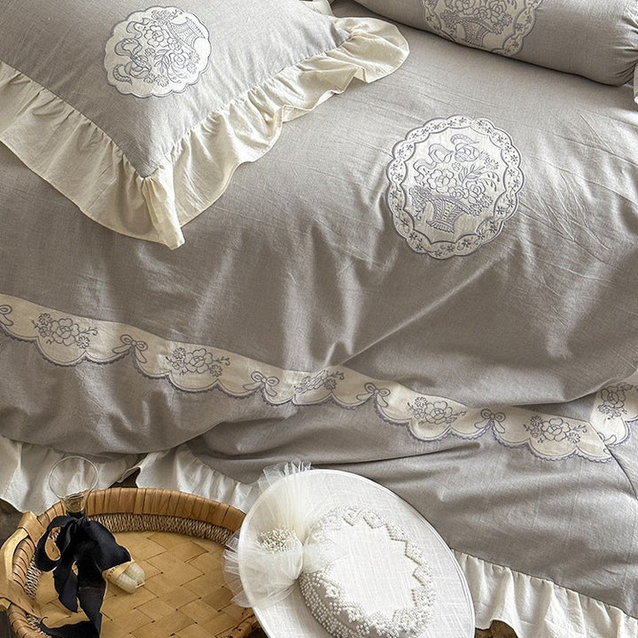 Children's bedding set with three-dimensional bunny applique, ruffle and linen look
