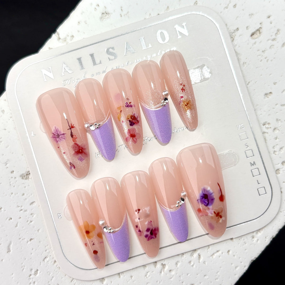 Artistic Floral-Embellished Press-On Nail Art Kit
