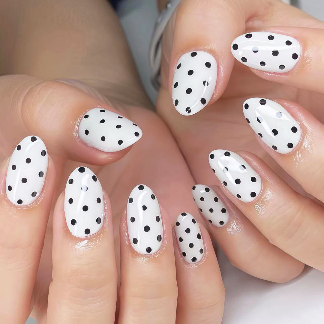 Chic Press-On Nail Art Set