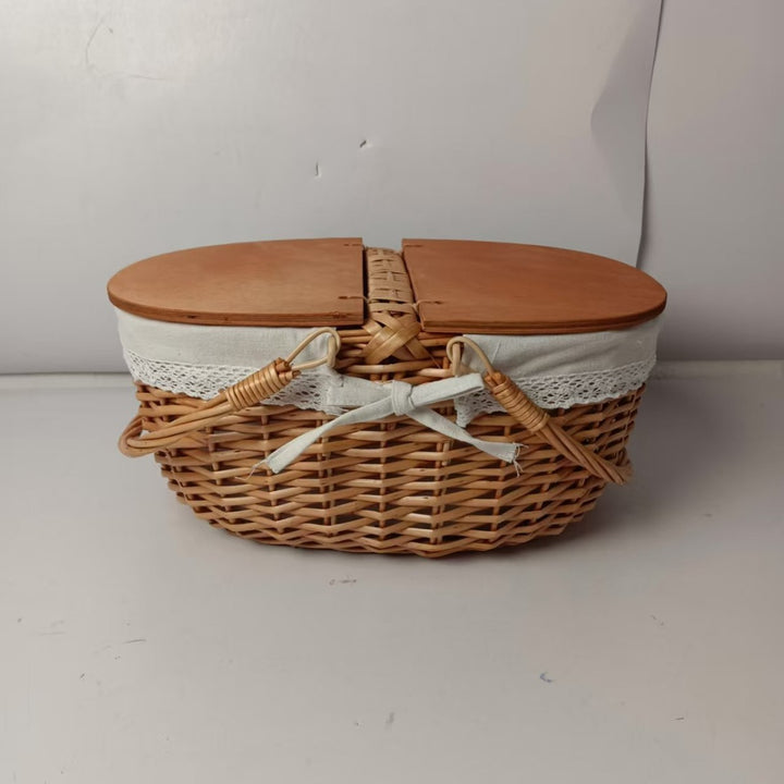 Women's picnic basket with practical wooden lid and stylish inner lining Stornfield