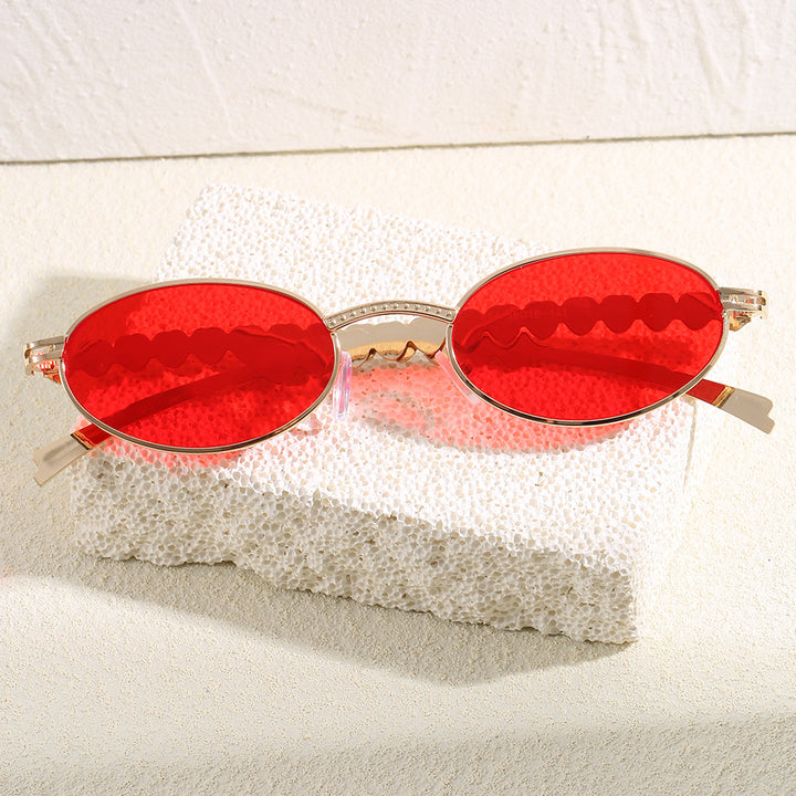 Fashionable sunglasses with oval frame and luxurious accent Stornfield