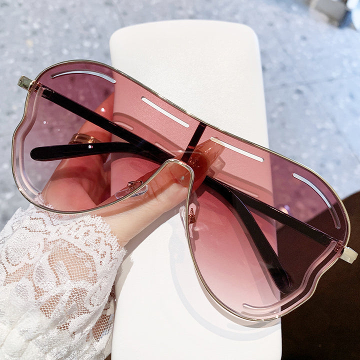 Women’s Sporty Oversized Sunglasses in Unique Design Stornfield